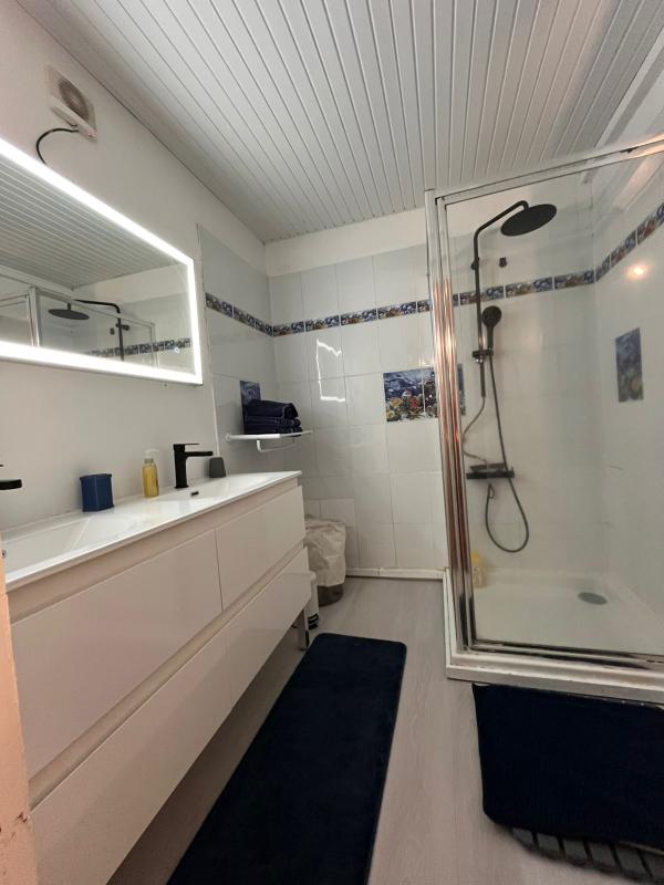 villa-avec-jacuzzi-vue-mer-tartane-caravelle -salle de douche 4